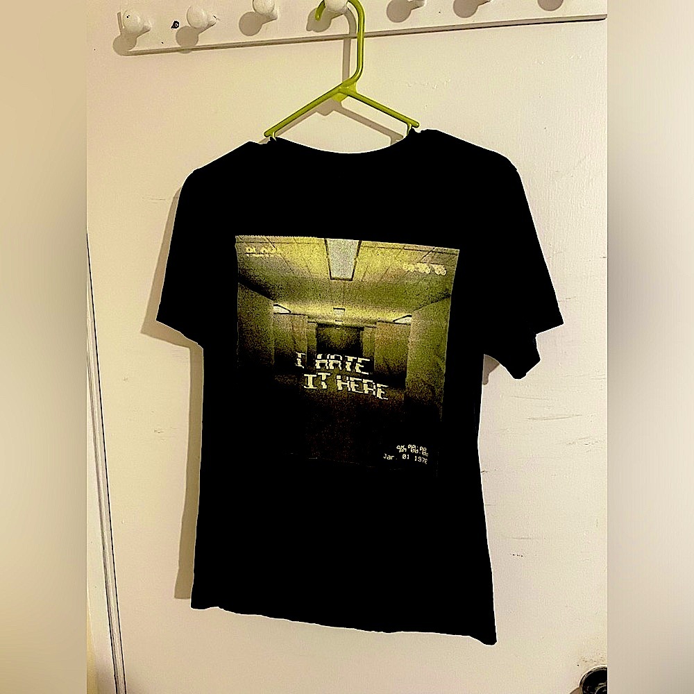 Hot topic small t-shirt